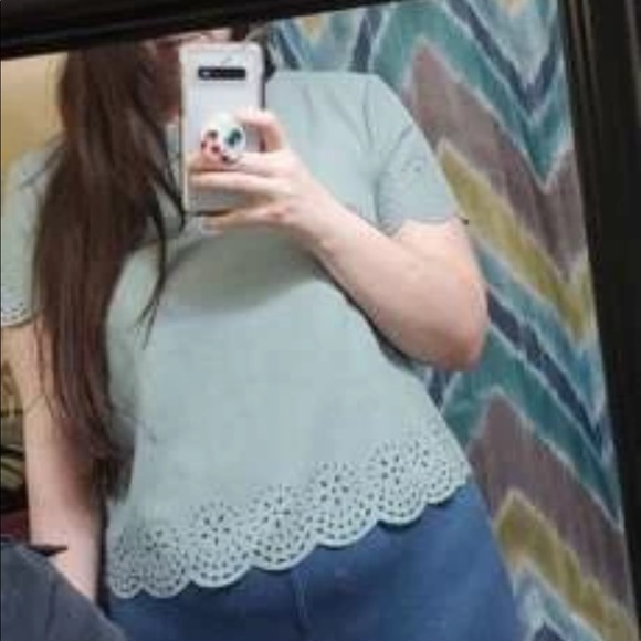 Solid Laser Cut Scalloped Top - Picture 2 of 6